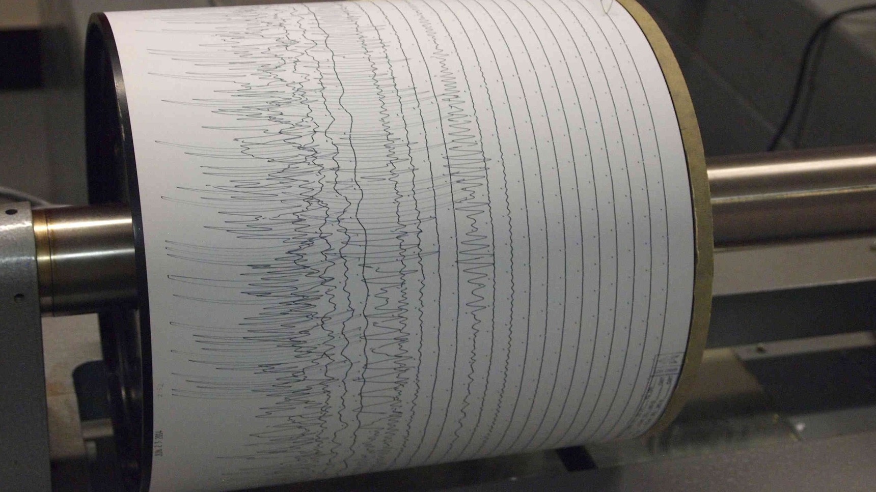 Sismograma registrado por un sismógrafo en el Observatorio Weston en Massachusetts, EE. UU.